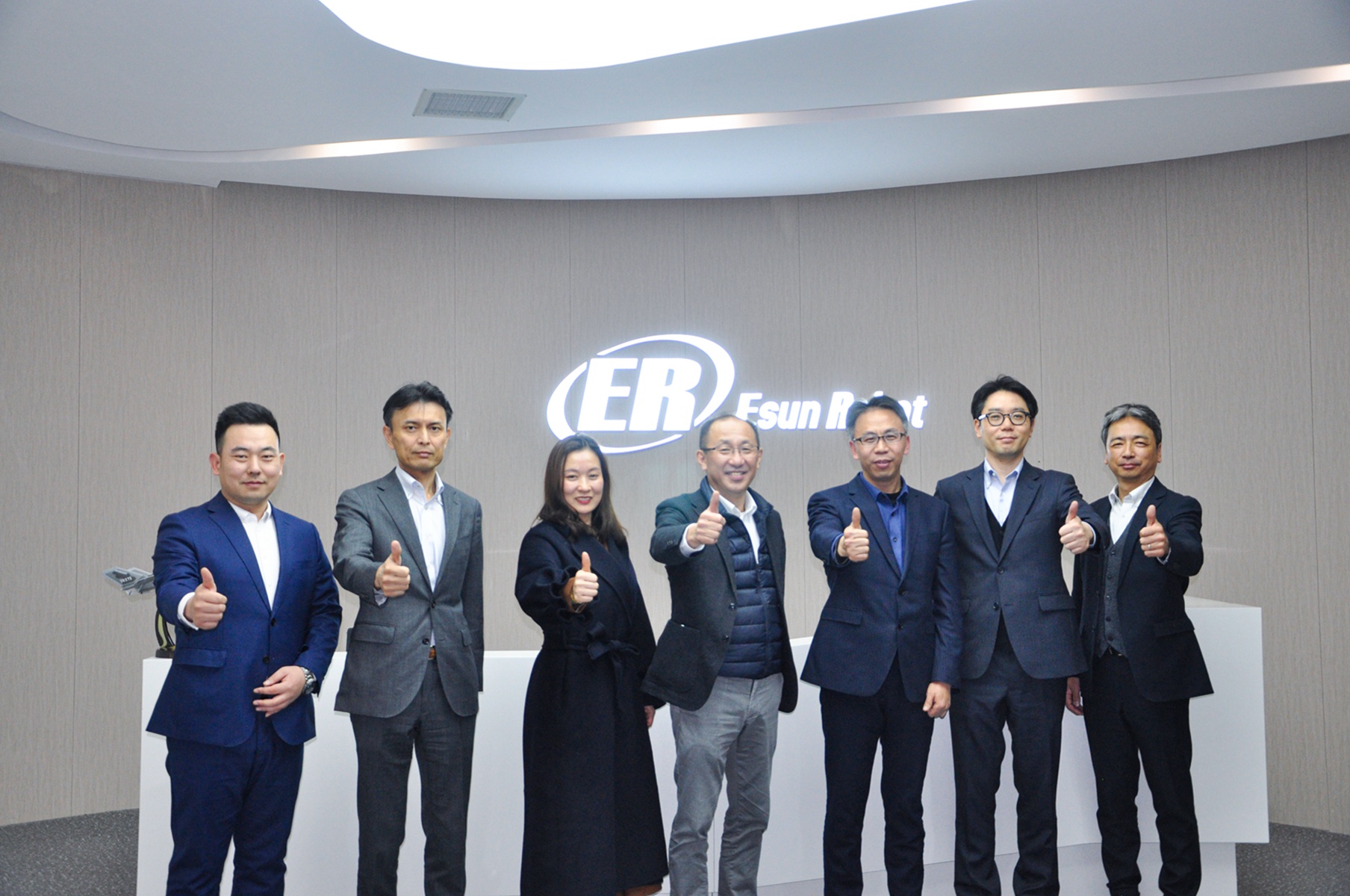 熱烈歡迎EPSON SEC吉野部長(zhǎng)一行蒞臨鎰升機(jī)器人！